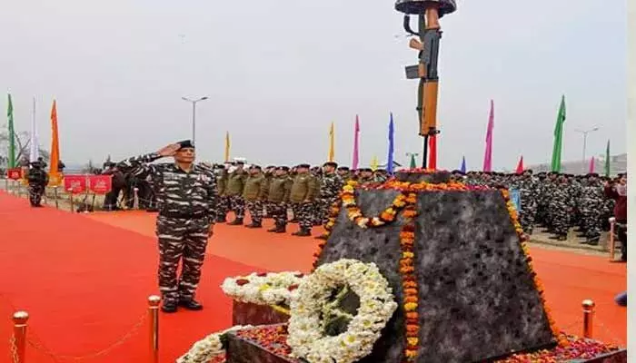 పుల్వామా యుద్ధంలో నింగికెగసిన అమరవీరులకు జోహార్లు పుల్వామా యుద్ధంలో నింగికెగసిన అమరవీరులకు జోహార్లు