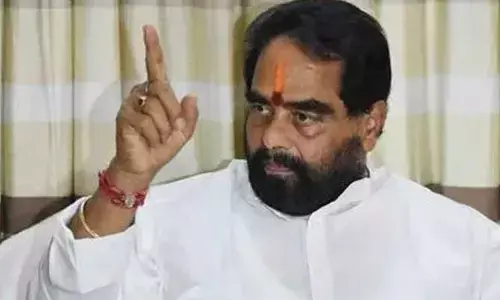 Breaking: రెబల్‌ ఎమ్మెల్యేలపై మరోసారి స్పీకర్‌ నోటీసుల వేటు