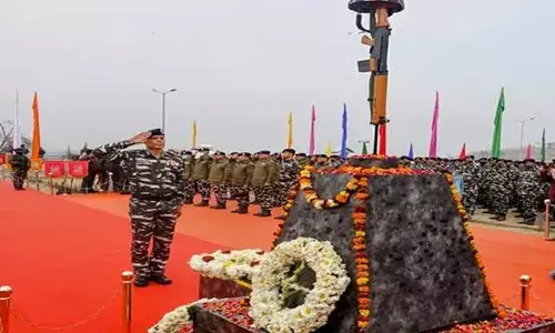 పుల్వామా యుద్ధంలో నింగికెగసిన అమరవీరులకు జోహార్లు