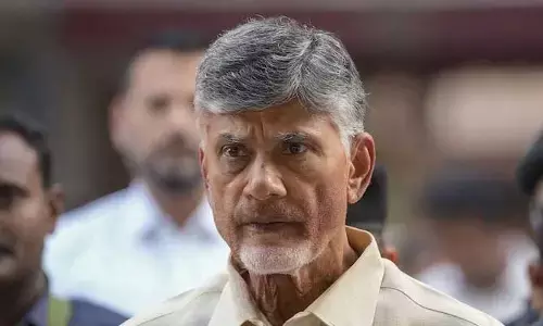 మనం బానిసలం.. ఆయన రారాజు: సీఎం జగన్‌పై చంద్రబాబు సెటైర్లు