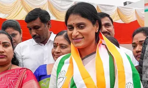ఏపీలో బలం పుంజుకుంటున్న కాంగ్రెస్.. త్రిముఖ పోరు అనివార్యమా?