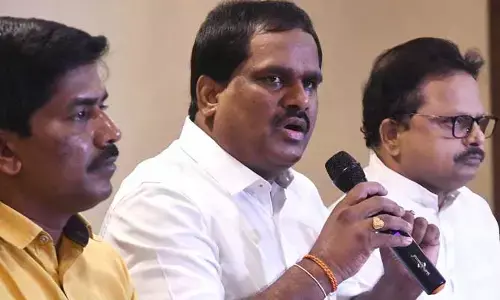 అతిగా మాట్లాడితే ఇంటికొచ్చి కొడుతా.. MLC స్ట్రాంగ్ వార్నింగ్