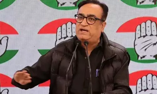 కాంగ్రెస్ బ్యాంకు ఖతాలు సీజ్: ఐటీ శాఖపై అజయ్ మాకెన్ ఆగ్రహం