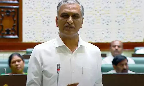 పవర్ పాయింట్ ప్రజెంటేషన్‌లో అన్నీ అబద్ధాలే.. హరీష్ రావు సీరియస్