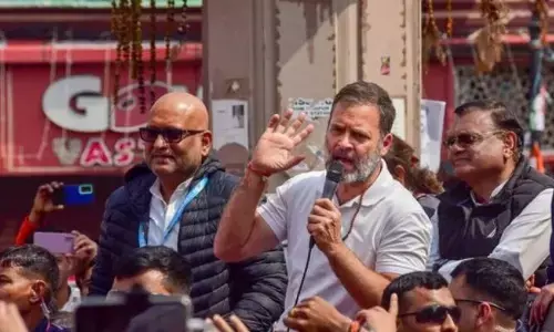 ప్రధాని నియోజకవర్గం నుంచి తన నియోజకవర్గానికి హుటాహుటిన వెళ్లిపోయిన రాహుల్.. ఎందుకు ?