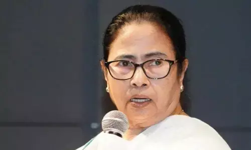 అవి రెండూ ప్రమాదమంటే నేను ఒప్పుకోను: బెంగాల్ సీఎం మమతా బెనర్జీ