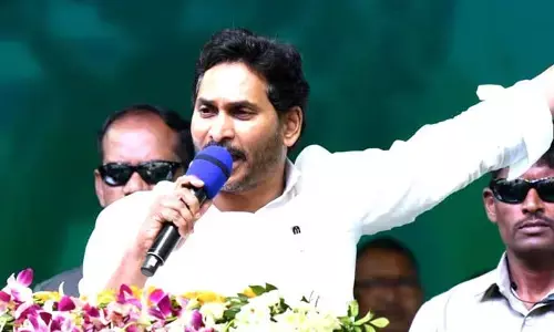 ‘ప్యాకేజీ స్టార్‌ది సిట్ అండ్ స్టాండ్ విధానం’.. పవన్ కల్యాణ్‌పై సీఎం జగన్ ఫైర్