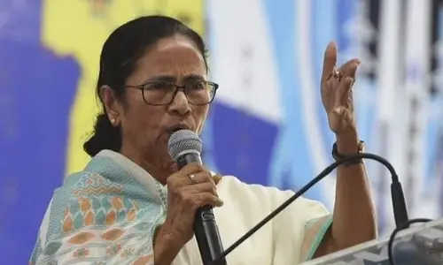 కేంద్ర ప్రభుత్వం ఆధార్ కార్డులను డీయాక్టివేట్ చేస్తోంది: దీదీ