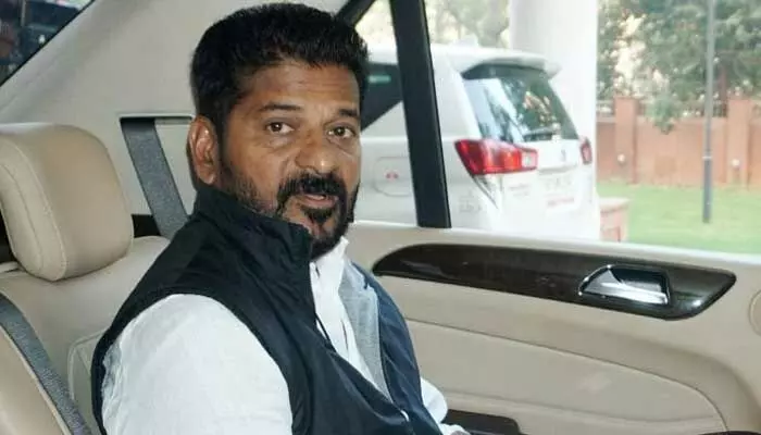వారినెలా అకామిడేట్ చేద్దాం.. చేరికల వేళ ఢిల్లీకి సీఎం రేవంత్ రెడ్డి వారినెలా అకామిడేట్ చేద్దాం.. చేరికల వేళ ఢిల్లీకి సీఎం రేవంత్ రెడ్డి