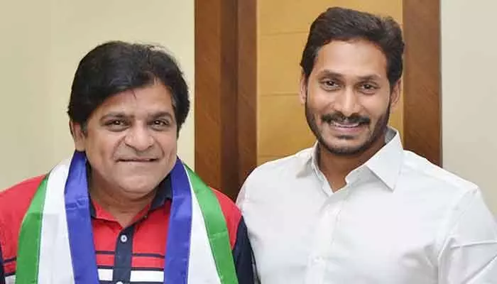 ఎన్నికల్లో పోటీపై స్పందించిన నటుడు అలీ ఎన్నికల్లో పోటీపై స్పందించిన నటుడు అలీ