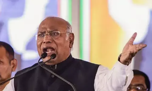 ఈడీ, మోడీలకు భయపడి బీజేపీలో చేరుతున్నారు: కాంగ్రెస్ చీఫ్ ఖర్గే