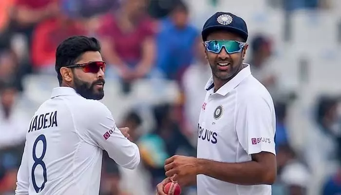 నాలుగు టెస్టులో నలుగురు స్పిన్నర్లతో భారత్ బరిలోకి..? నాలుగు టెస్టులో నలుగురు స్పిన్నర్లతో భారత్ బరిలోకి..?