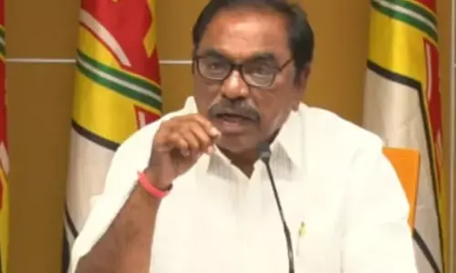 మీడియాపై ప్రభుత్వ దమన కాండను అడ్డుకోవాలి..