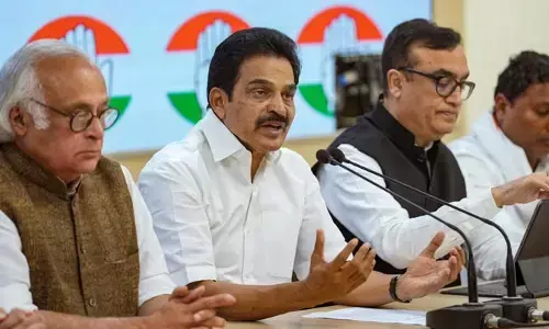 కేంద్ర ప్రభుత్వం ఆర్థిక ఉగ్రవాదానికి పాల్పడుతోంది: కాంగ్రెస్ విమర్శలు