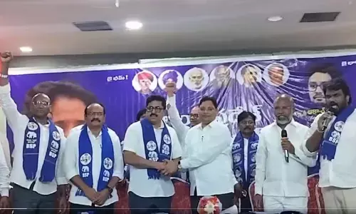 బీఎస్పీలో చేరిన మరో రిటైర్డ్ ఐపీఎస్ అధికారి