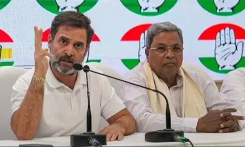 రాహుల్ గాంధీ, సిద్ధరామయ్యకు కోర్టు సమన్లు