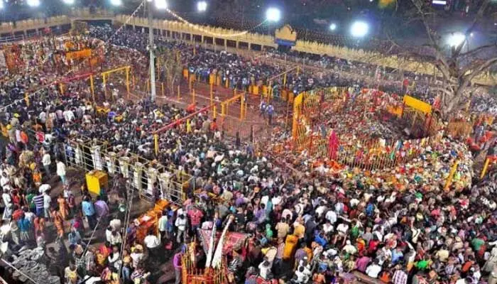 మేడారంలో చివరి ఘట్టం.. పూజల అనంతరం సమ్మక్క, సారలమ్మ వెళ్లేది అక్కడికే! మేడారంలో చివరి ఘట్టం.. పూజల అనంతరం సమ్మక్క, సారలమ్మ వెళ్లేది అక్కడికే!