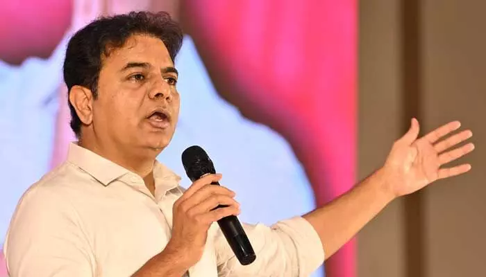 కేసీఆర్ అంటే ప్రాణం ఇచ్చే వాళ్లు లక్షల్లో ఉన్నారు: KTR కేసీఆర్ అంటే ప్రాణం ఇచ్చే వాళ్లు లక్షల్లో ఉన్నారు: KTR