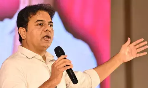 కేసీఆర్ అంటే ప్రాణం ఇచ్చే వాళ్లు లక్షల్లో ఉన్నారు: KTR