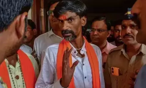 ఫడ్నవీస్‌పై సంచనల ఆరోపణలు చేసిన కోటా ఉద్యమ నేత జరాంగే