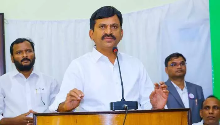 నిరుద్యోగులకు మంత్రి పొంగులేటి శుభవార్త.. నోటిఫికేషన్పై కీలక ప్రకటన నిరుద్యోగులకు మంత్రి పొంగులేటి శుభవార్త.. నోటిఫికేషన్పై కీలక ప్రకటన