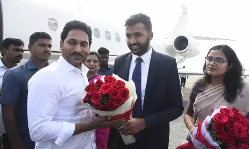 రేణిగుంట విమానాశ్రయం చేరుకున్న రాష్ట్ర ముఖ్యమంత్రికి ఘనస్వాగతం..