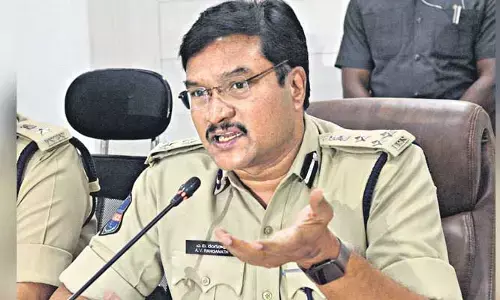 తెలంగాణలో ఇద్దరు ఐపీఎస్​అధికారులు బదిలీ