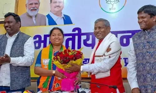 బీజేపీలోకి మాజీ సీఎం మధు కోడా భార్య గీతా కోడా