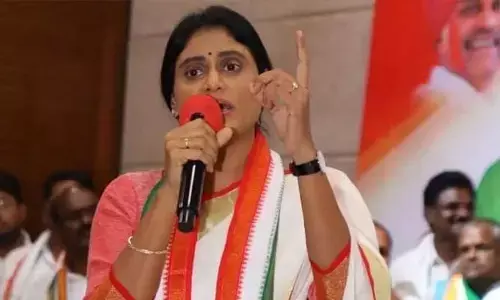 AP Politics:వాళ్లిద్దరికీ ఓటేస్తే..ఓటు డ్రైనేజీలో వేసినట్లే: వైఎస్ షర్మిల