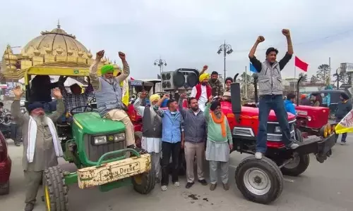 ట్రాక్టర్‌ మార్చ్‌‌తో హైవేలపై హోరెత్తించిన రైతులు