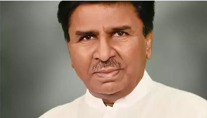 మహారాష్ట్రలో కాంగ్రెస్కు మరో షాక్: బీజేపీలో చేరనున్న సీనియర్ నేత! మహారాష్ట్రలో కాంగ్రెస్కు మరో షాక్: బీజేపీలో చేరనున్న సీనియర్ నేత!