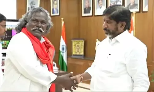 భట్టికి భీమ్లా నాయక్ పాట వినిపించిన కిన్నెర మొగులయ్య.. ఎందుకంటే?