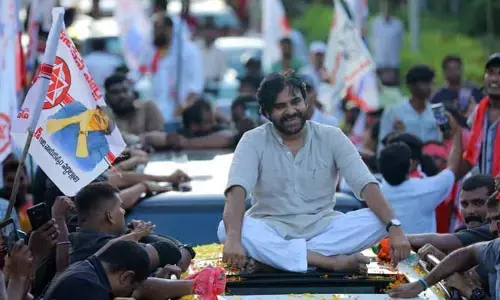 ఉన్నదంతా అమ్ముకొని రోడ్డుమీదకు వస్తున్న పవన్ కల్యాణ్.. కన్నీరు పెడుతున్న ఫ్యాన్స్
