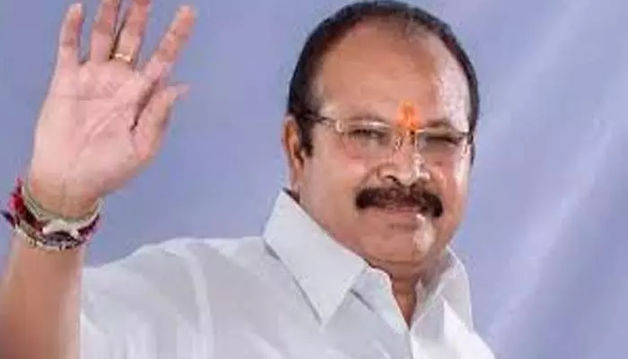 ఆ నియోజకవర్గాన్ని మూడు సార్లు చుట్టేసిన మాజీ మంత్రి? ఆ నియోజకవర్గాన్ని మూడు సార్లు చుట్టేసిన మాజీ మంత్రి?