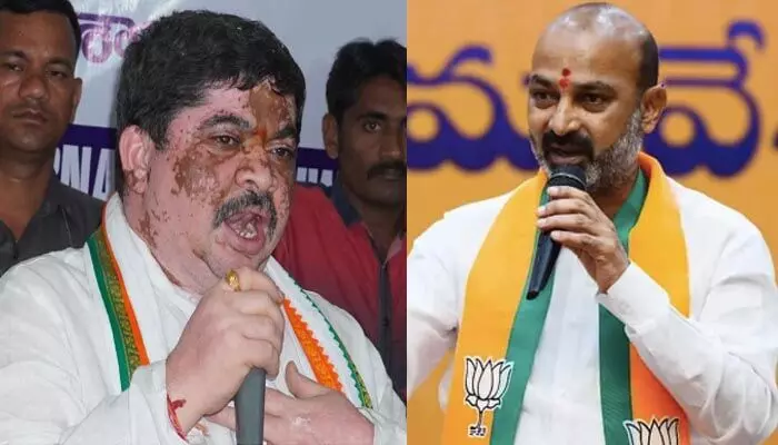 ‘రాజకీయాల్లోకి తల్లులను లాగుతావా.. సంజయ్ చిల్లర మాటలు మానుకో’: మంత్రి పొన్నం ప్రభాకర్ ఫైర్ ‘రాజకీయాల్లోకి తల్లులను లాగుతావా.. సంజయ్ చిల్లర మాటలు మానుకో’: మంత్రి పొన్నం ప్రభాకర్ ఫైర్