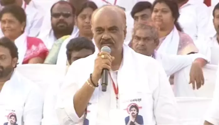 ముద్రగడ అంత్యక్రియల్లో వివాదం.. స్పందించిన జనసేన ఎమ్మెల్యే బొలిశెట్టి ముద్రగడ అంత్యక్రియల్లో వివాదం.. స్పందించిన జనసేన ఎమ్మెల్యే బొలిశెట్టి