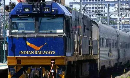 సమ్మెకు దిగనున్న రైల్వే ఉద్యోగులు