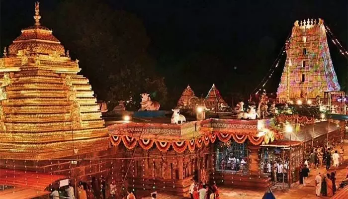 SRISAILAM: రేపటి నుంచి శ్రీశైల క్షేత్ర మహ శివరాత్రి బ్రహ్మోత్సవాలు ప్రారంభం SRISAILAM: రేపటి నుంచి శ్రీశైల క్షేత్ర మహ శివరాత్రి బ్రహ్మోత్సవాలు ప్రారంభం