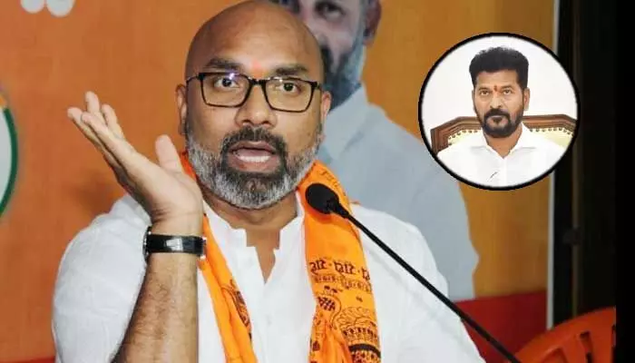 సీఎం రేవంత్ రెడ్డి కూర్చీని కోమటిరెడ్డి లాక్కుంటారు.. MP అర్వింద్ సంచలన వ్యాఖ్యలు సీఎం రేవంత్ రెడ్డి కూర్చీని కోమటిరెడ్డి లాక్కుంటారు.. MP అర్వింద్ సంచలన వ్యాఖ్యలు