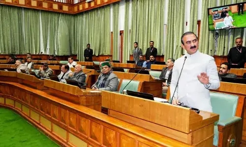 సీఎం అల్పాహార విందులో షాక్.. ఆ ఆరుగురిపై వేటు