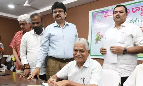 జర్నలిస్టులందరికీ ఇండ్ల స్థలాలు.. మీడియా అకాడమీ చైర్మన్ హామీ