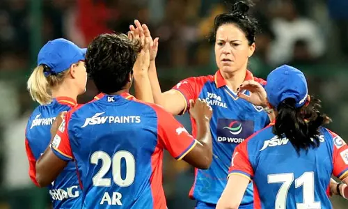 ఢిల్లీ ఆల్‌రౌండ్ షో.. బెంగళూరు జోరుకు బ్రేక్