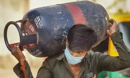 LPG RATES: భారీగా పెరిగిన కమర్షియల్ గ్యాస్ సిలిండర్ ధర.. రేటు ఎంతంటే?