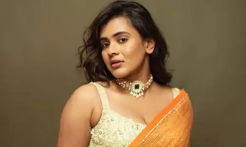 చీరకట్టులో గ్లామర్ ట్రీట్ ఇచ్చిన హెబ్బా పటేల్.. కుర్రాళ్ళు పడిచచ్చేది అందుకేనేమో!