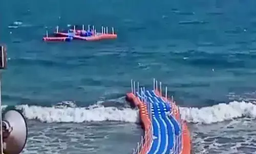 RK Beach: మరోసారి ముక్కలైన ఫ్లోటింగ్ బ్రిడ్జ్..తలెత్తుతున్న అనుమానాలు!