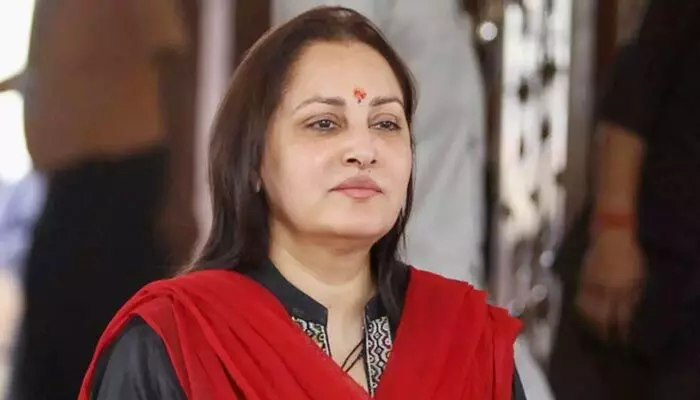 JAYAPRADA: నాన్ బెయిలబుల్ వారెంట్ ఎఫెక్ట్.. ఎట్టకేలకు కోర్టులో లొంగిపోయిన సినీనటి జయప్రద JAYAPRADA: నాన్ బెయిలబుల్ వారెంట్ ఎఫెక్ట్.. ఎట్టకేలకు కోర్టులో లొంగిపోయిన సినీనటి జయప్రద