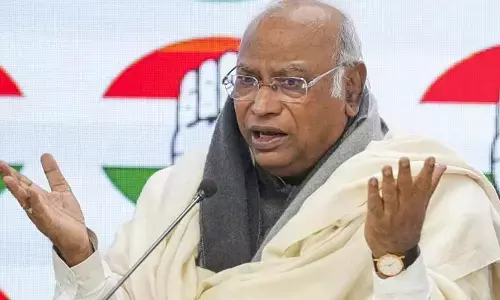 బీజేపీ ఎస్‌బీఐని వాడుకుంటోంది: కాంగ్రెస్ చీఫ్ ఖర్గే విమర్శలు