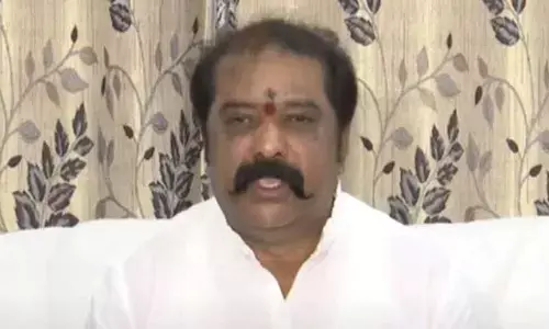 ఆయనకు ఇద్దరు పూజార్లు.. గుమ్మనూరు ఆసక్తికర వ్యాఖ్యలు