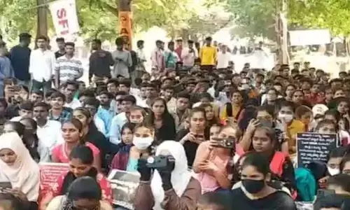 ఆ విషయంలో నిజాం కళాశాల విద్యార్థుల నిరసన.. అరెస్ట్ చేసిన పోలీసులు