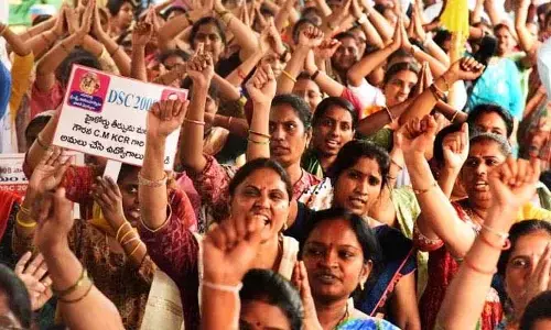 ప్రజాభవన్ కు 2008 డీఎస్సీ బాధితులు.. ఆదుకోవాలని ఆందోళన